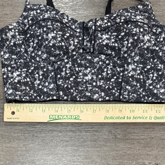 Lululemon Bra Size 6 Floral Athletic Black Removable Pads - Picture 3 of 5